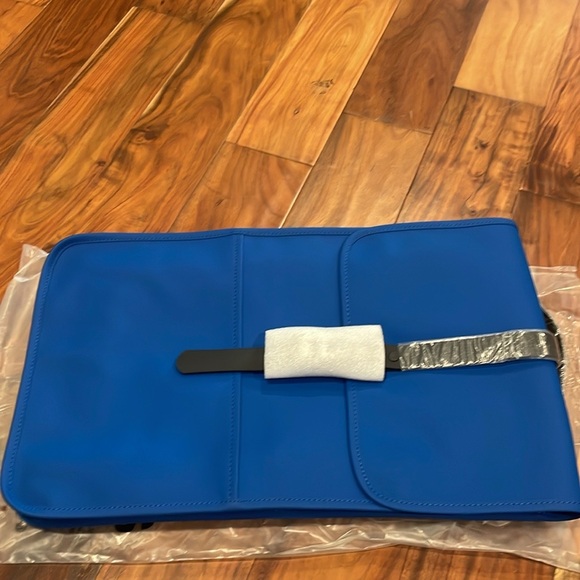 Rains backpack FULL SIZE in blue wave - Picture 1 of 14